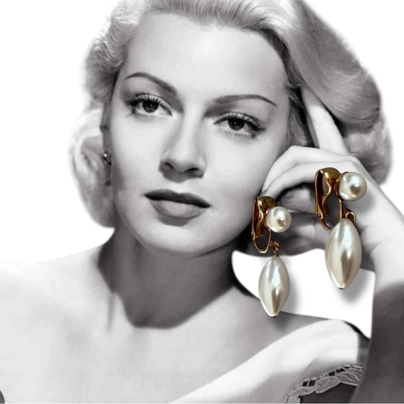 VINTAGE 1950s Faux Pearl Clip Earrings JUDY LEE label from a private collection - Picture 1 of 5